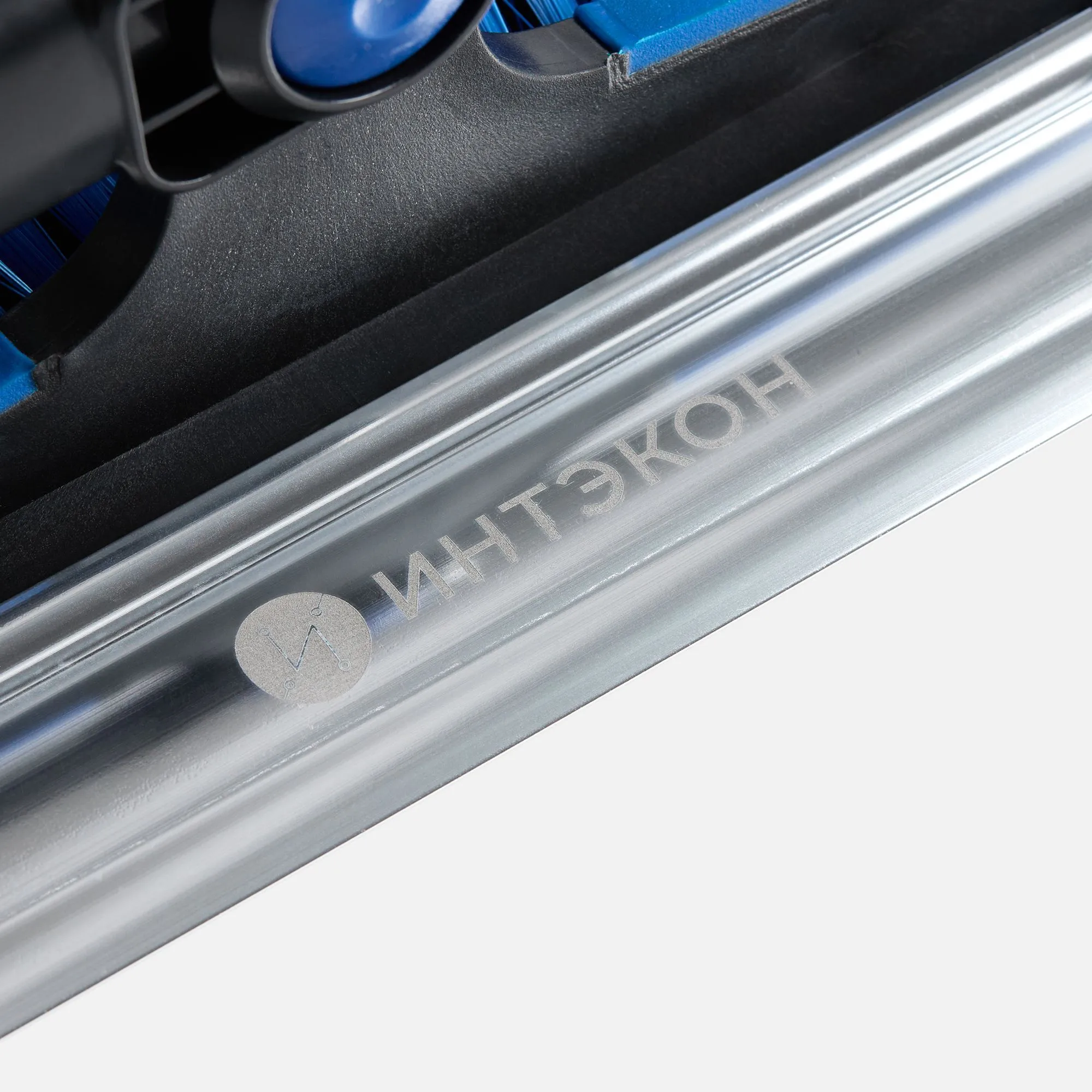 Автомобильная мультифункциональная щетка Severus Scrape, серая