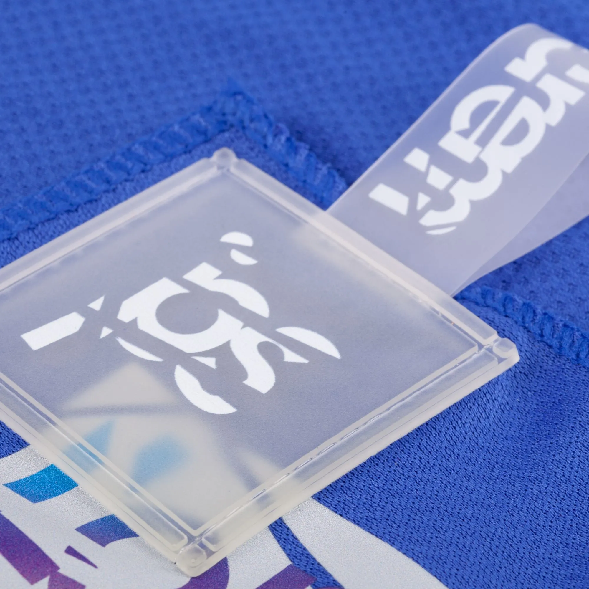 Охлаждающее полотенце Frio Mio в бутылке, синее