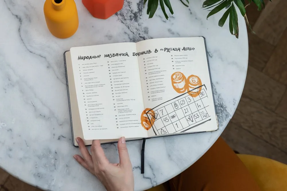 Ежедневник "Буквы-цифры", недатированный, серый