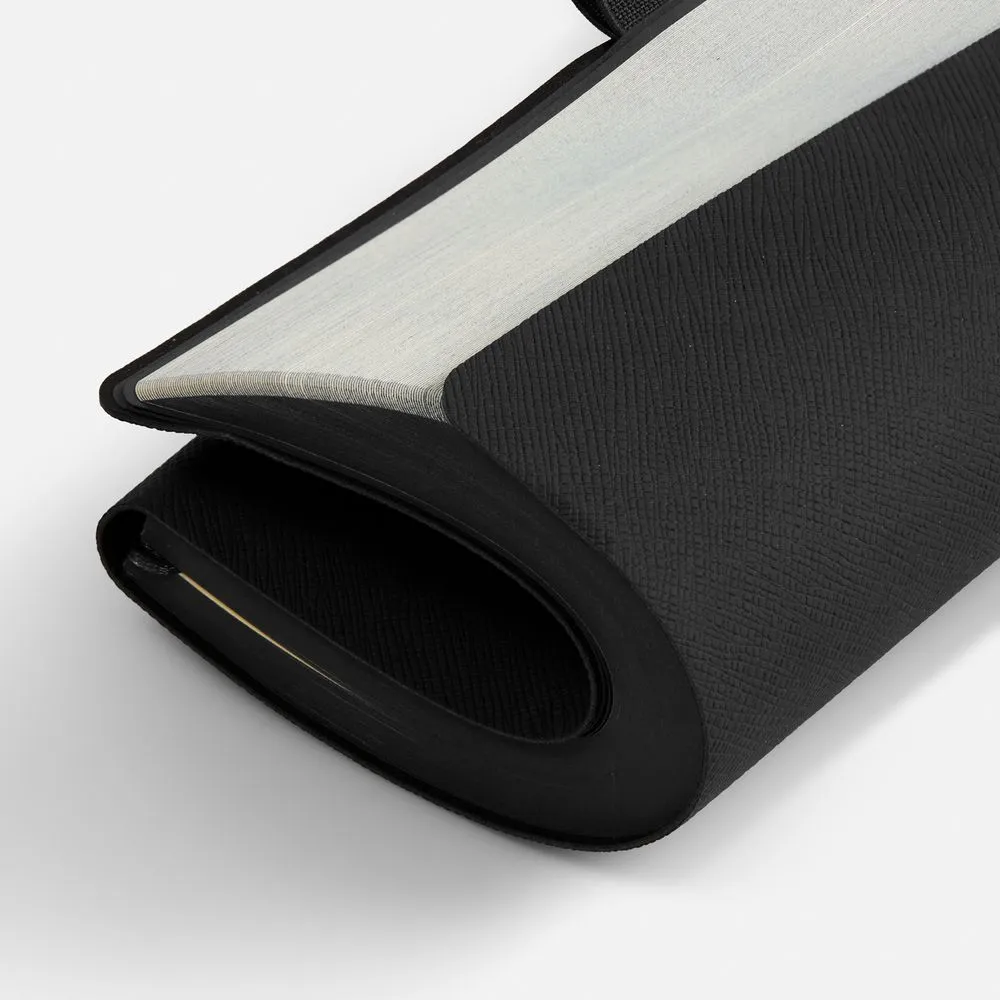 Ежедневники с логотипом с печатью логотипа. Ежедневник Peel Flex, недатированный по цене 939 ₽ руб. (артикул 26687.30) Ежедневник Peel Flex, недатированный, черный