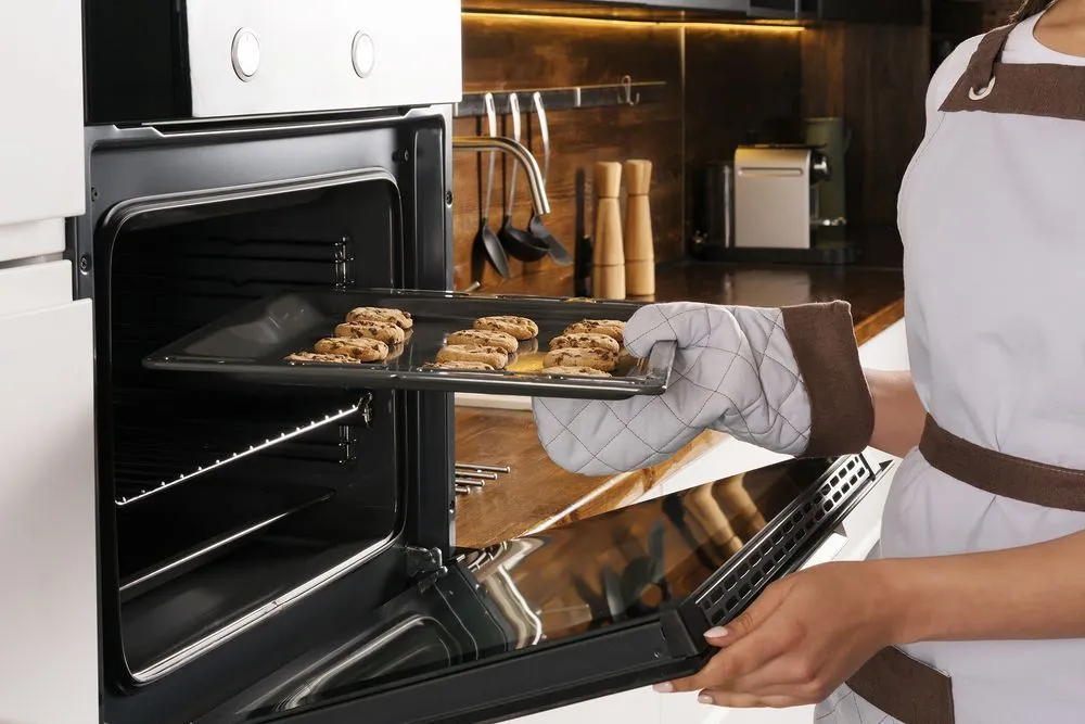 Домашний текстиль с печатью логотипа. Прихватка-рукавица Keep Palms по цене 456 ₽ руб. (артикул 11173.80) Прихватка-рукавица Keep Palms, горчичная