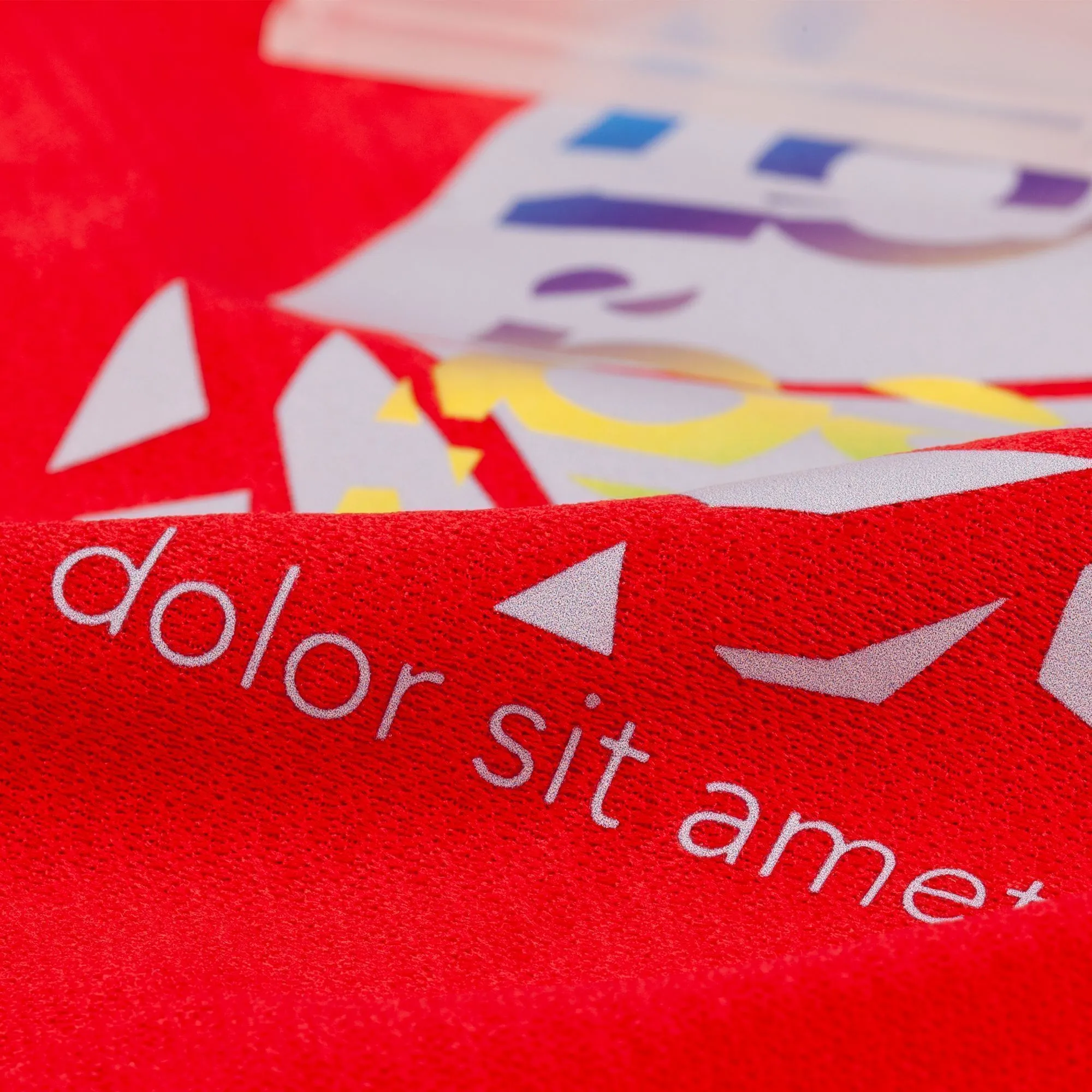 Охлаждающее полотенце Frio Mio в бутылке, красное