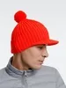 Вязаная шапка с козырьком Peaky, красная (кармин) с логотипом