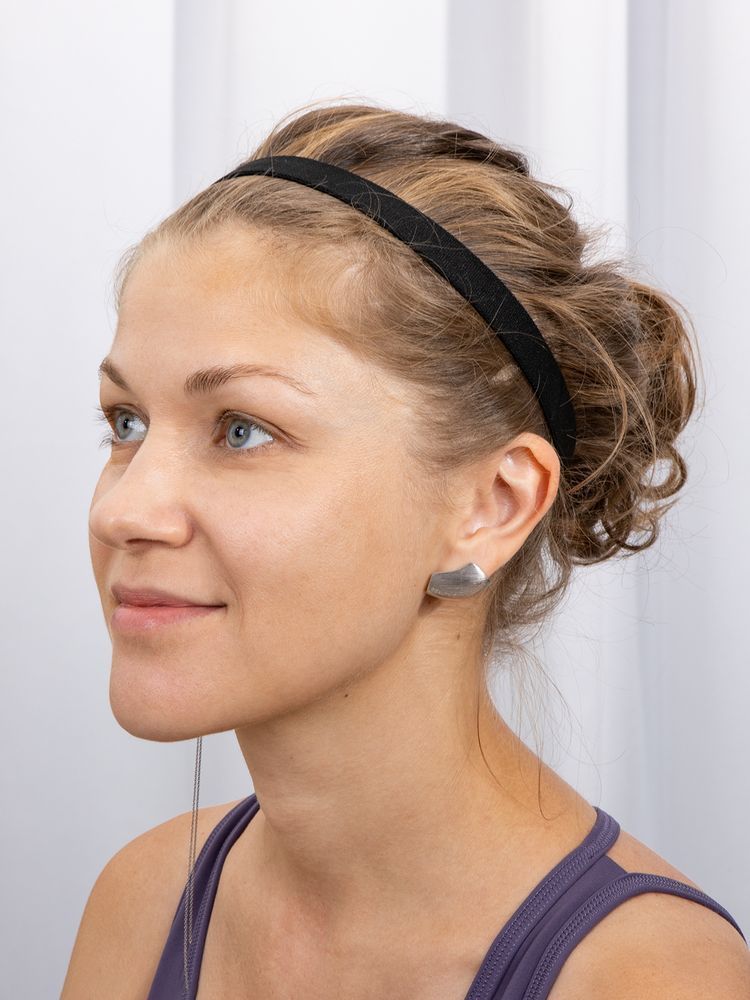 Спортивные аксессуары с логотипом с печатью логотипа. Повязка-резинка на голову Headway по цене 246 ₽ руб. (артикул 17229.30) Повязка-резинка на голову Headway, черная