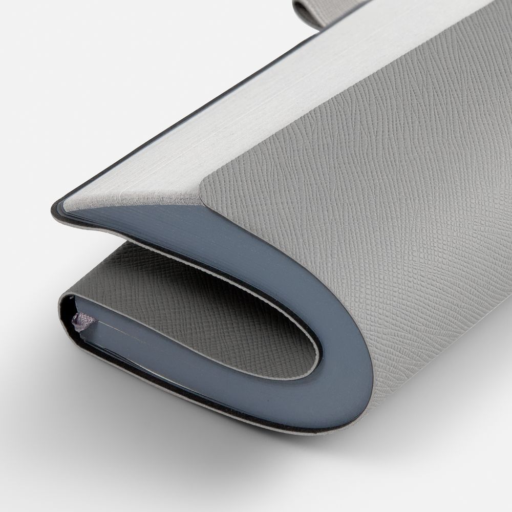 Ежедневники с логотипом с печатью логотипа. Ежедневник Peel Flex, недатированный по цене 939 ₽ руб. (артикул 26687.10) Ежедневник Peel Flex, недатированный, серый