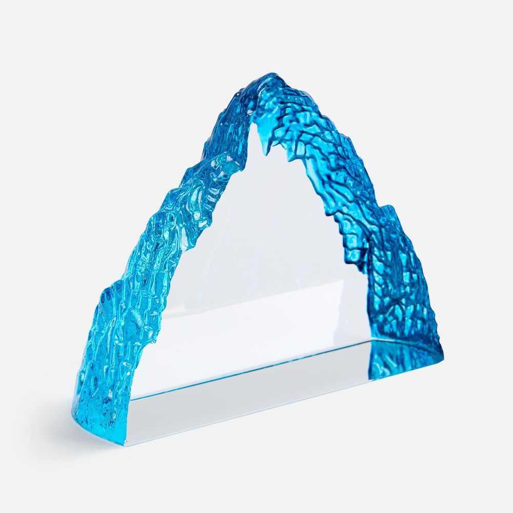 Стела Alpeak с логотипом