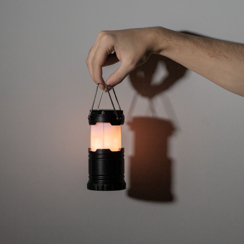 Кемпинговый фонарь с имитацией пламени Lindau Flame, черный с логотипом