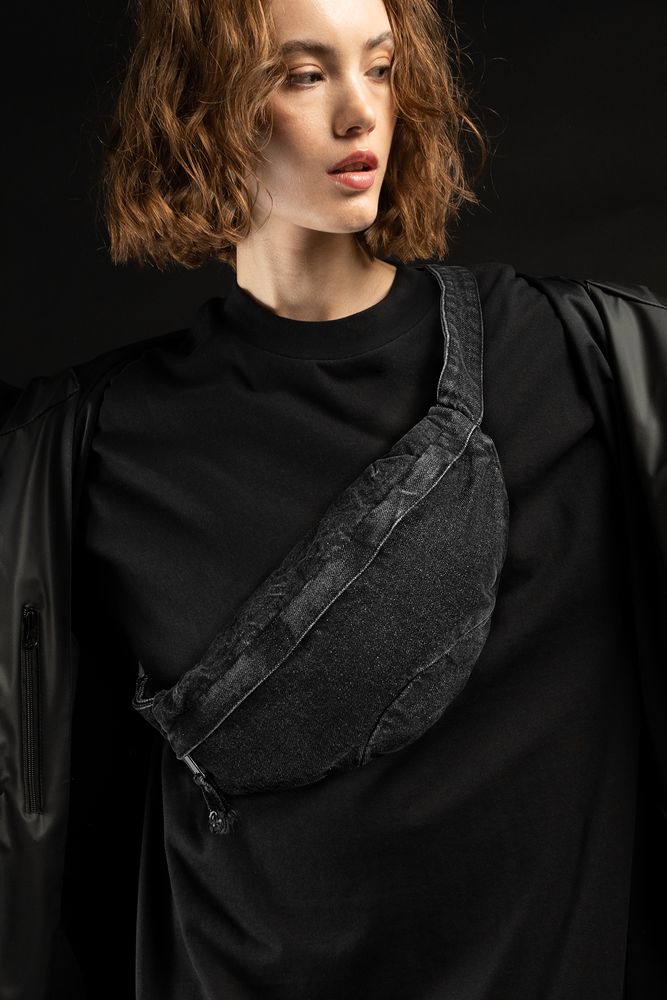 Поясная сумка W6, черная с логотипом