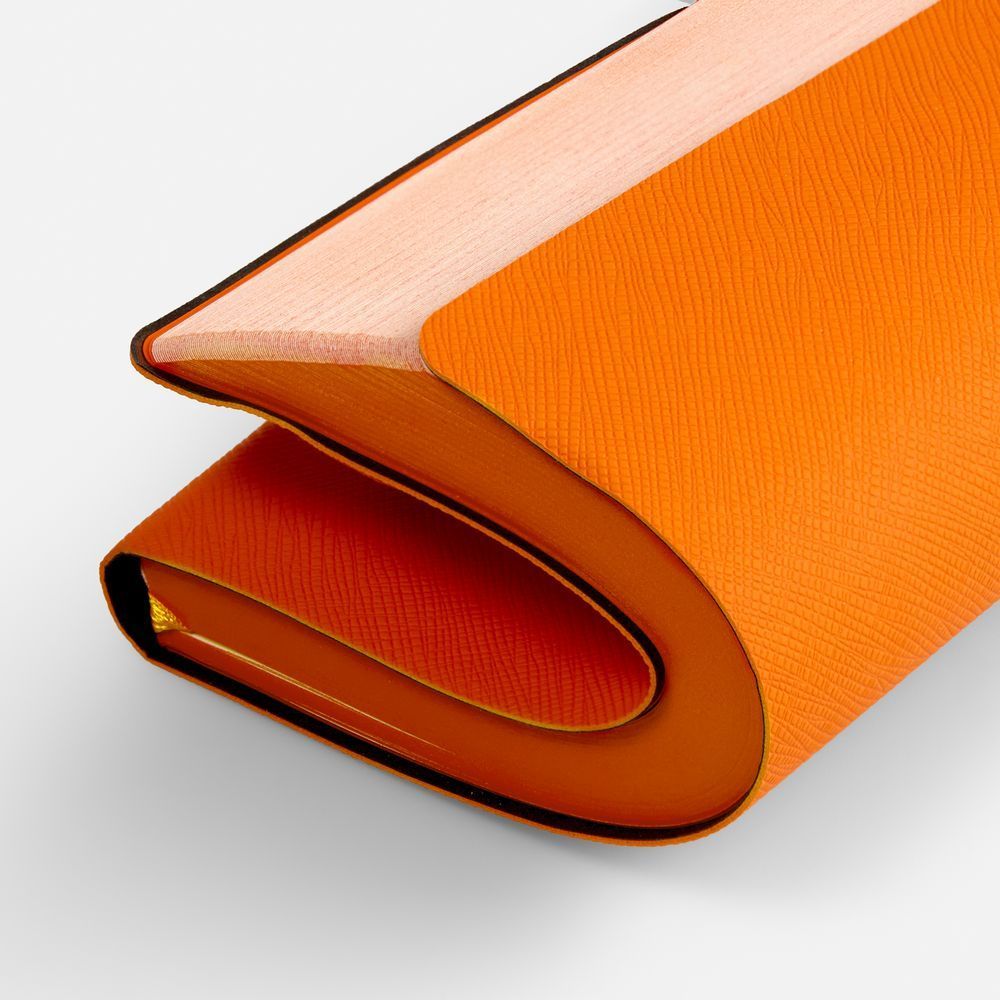 Ежедневники с логотипом с печатью логотипа. Ежедневник Peel Flex, недатированный по цене 939 ₽ руб. (артикул 26687.20) Ежедневник Peel Flex, недатированный, оранжевый