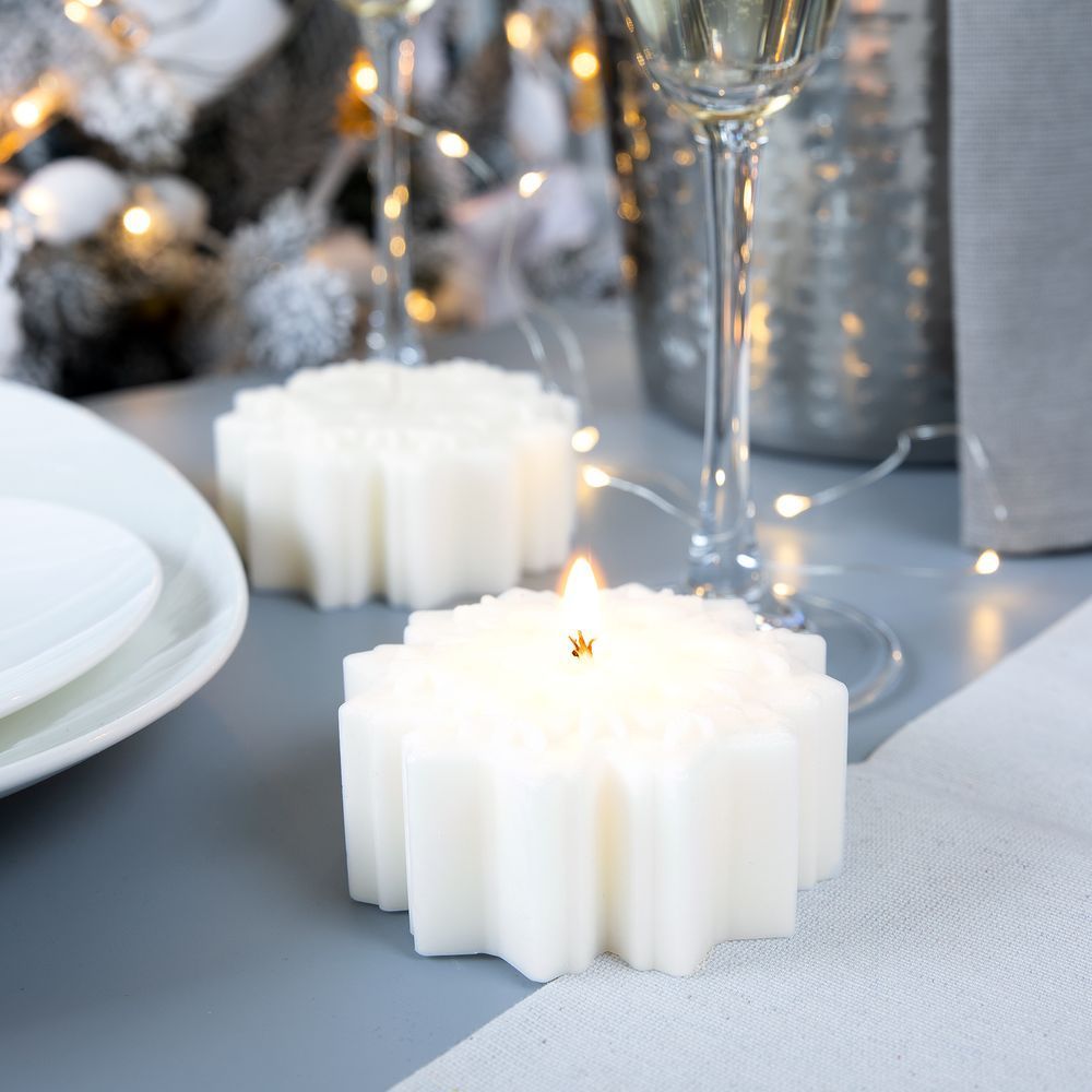 Свеча Snowflame 3, белая, 8 см с логотипом