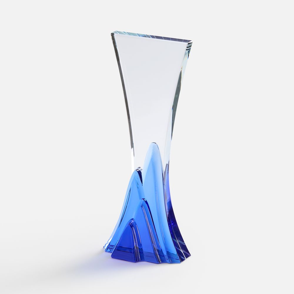 Стела Marinisk с логотипом