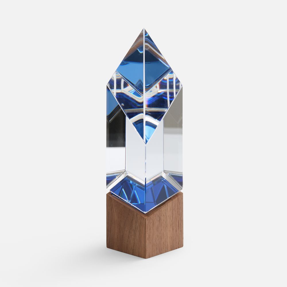 Стела Vincero с логотипом