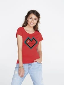 Футболка женская Pixel Heart, красная с логотипом