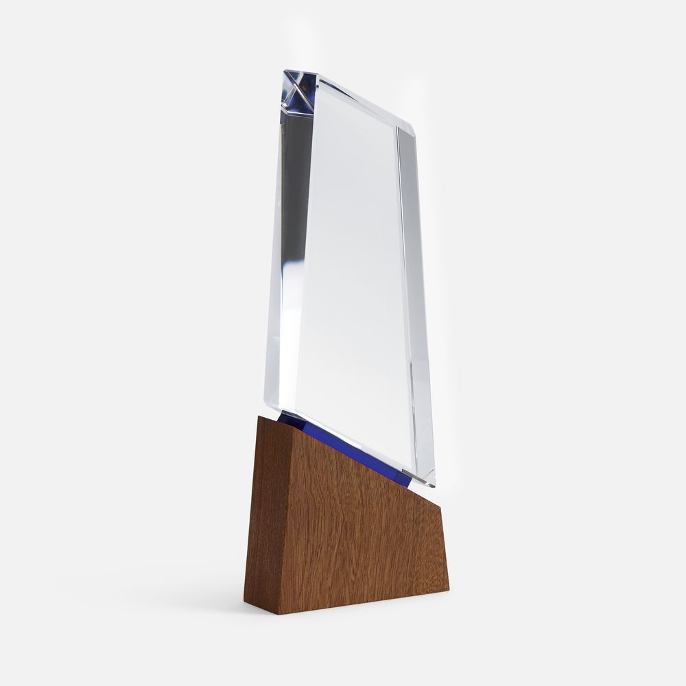 Стела High Point с логотипом