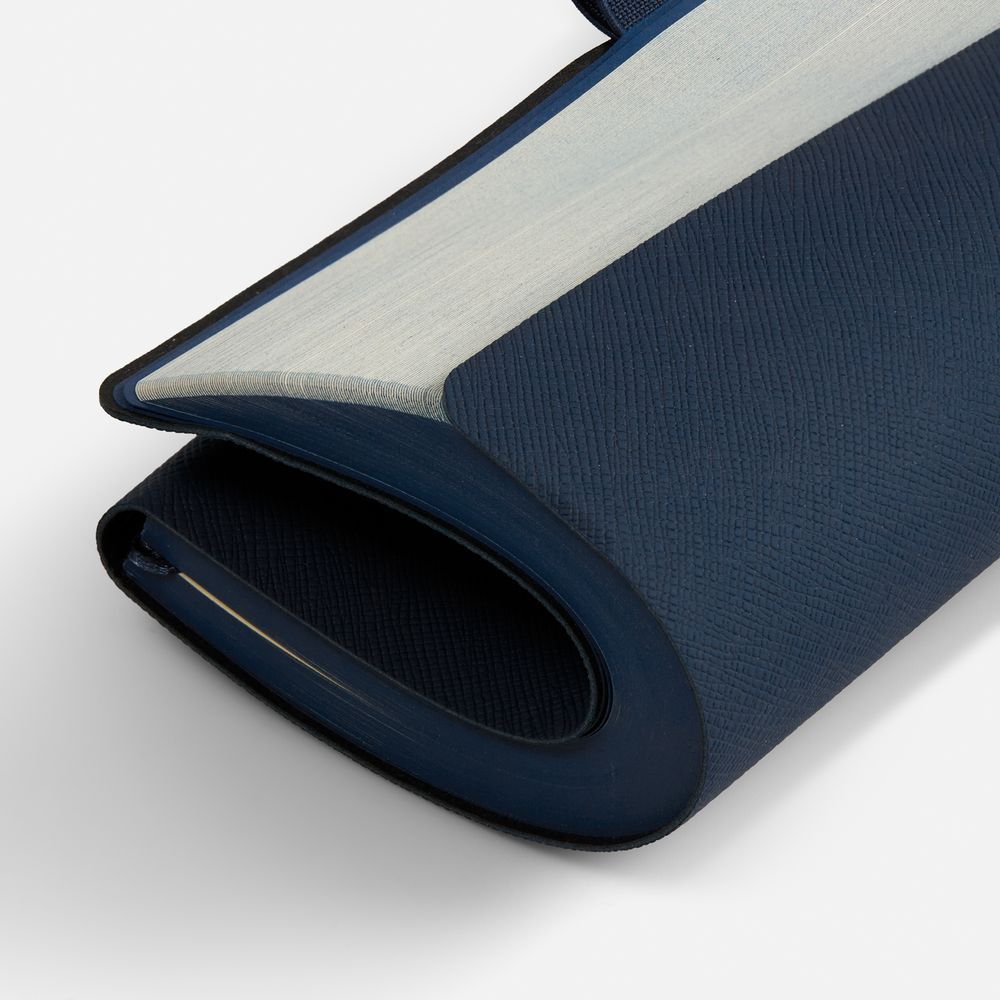 Ежедневники с логотипом с печатью логотипа. Ежедневник Peel Flex, недатированный по цене 939 ₽ руб. (артикул 26687.40) Ежедневник Peel Flex, недатированный, синий