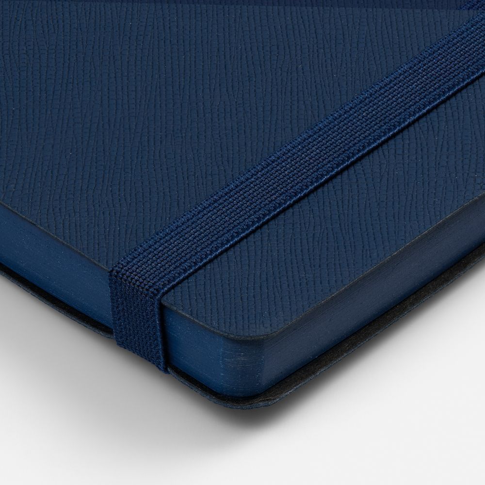 Ежедневники с логотипом с печатью логотипа. Ежедневник Peel Flex, недатированный по цене 939 ₽ руб. (артикул 26687.40) Ежедневник Peel Flex, недатированный, синий