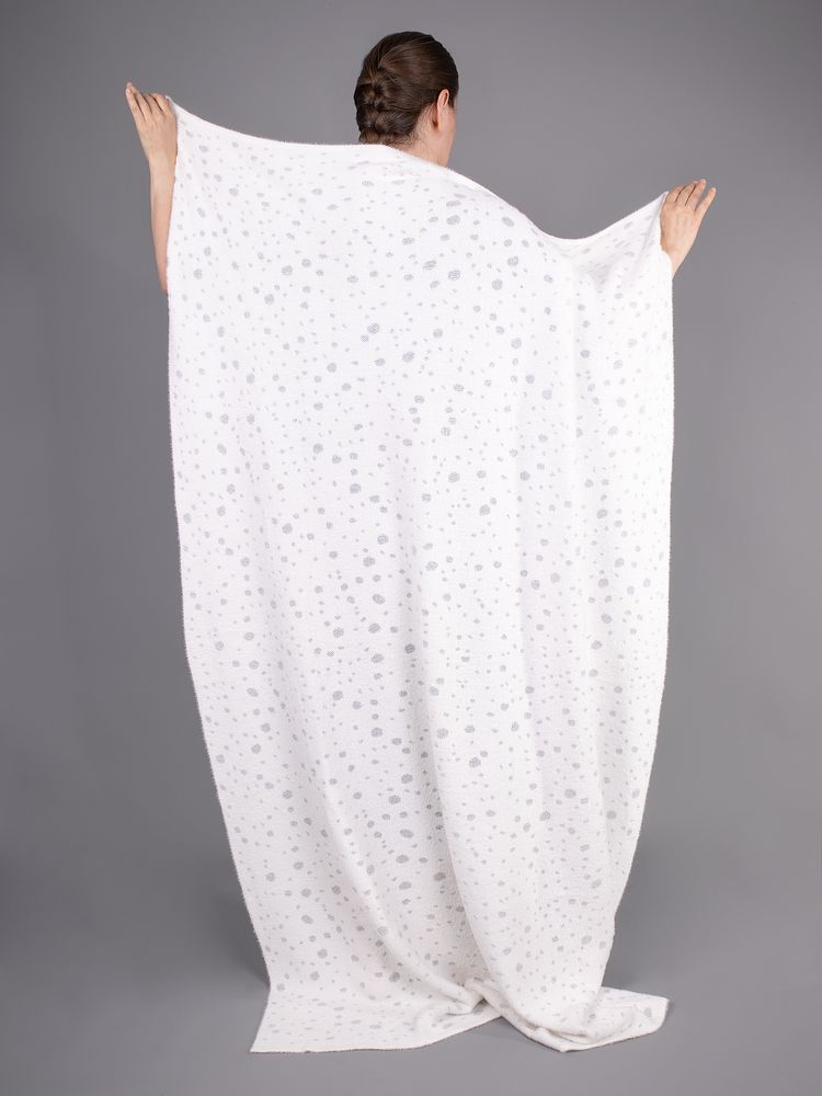 Плед Snowspot Fluffy, белый с люрексом с логотипом