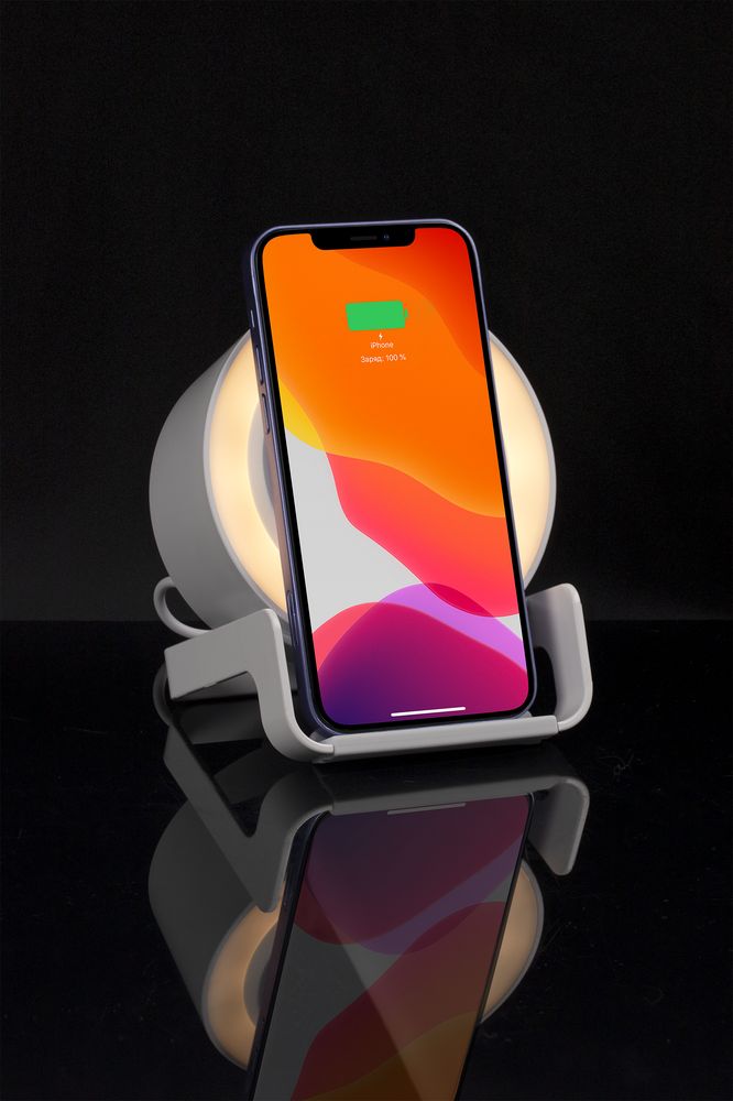 Лампа с колонкой и беспроводной зарядкой moonLight, белая с логотипом