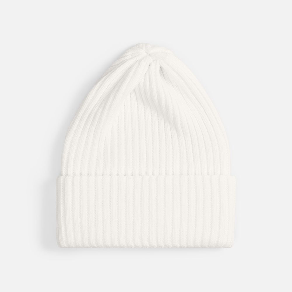 Шапка Yong, белая с логотипом