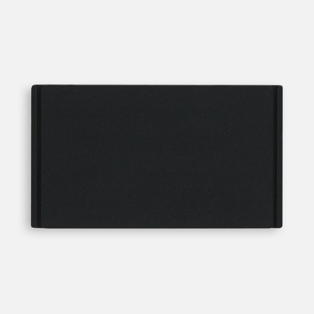 Лейбл из ПВХ Dzeta, M, черный с логотипом