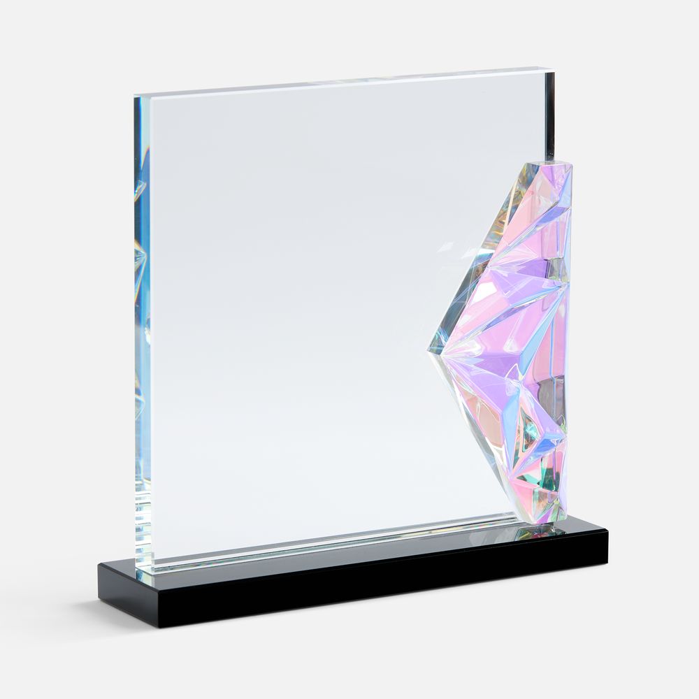 Стела Evergleam с логотипом