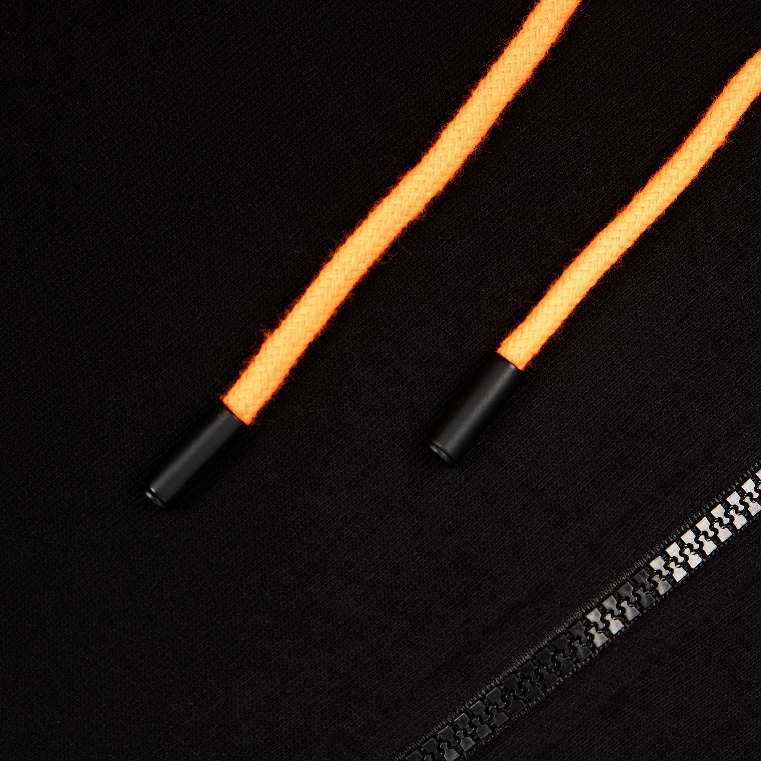 Наконечник для шнурка Nozzle, черный с логотипом