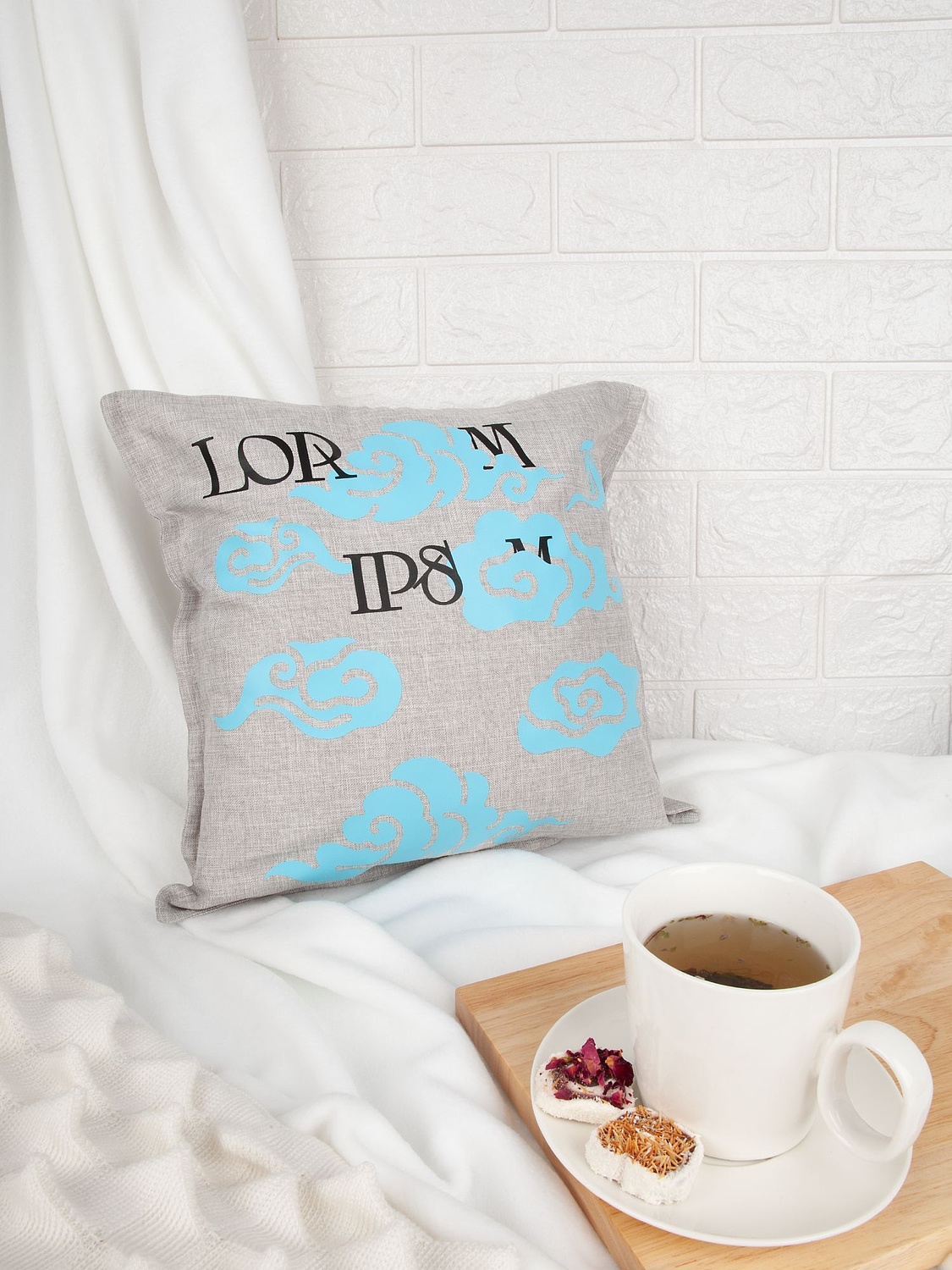 Подушка Settle In, серая