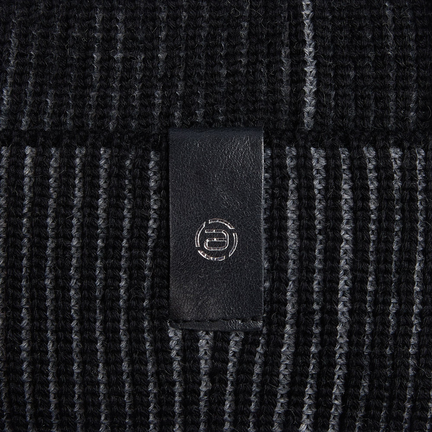 Шапка Nobilis, черная с серым меланжем с логотипом