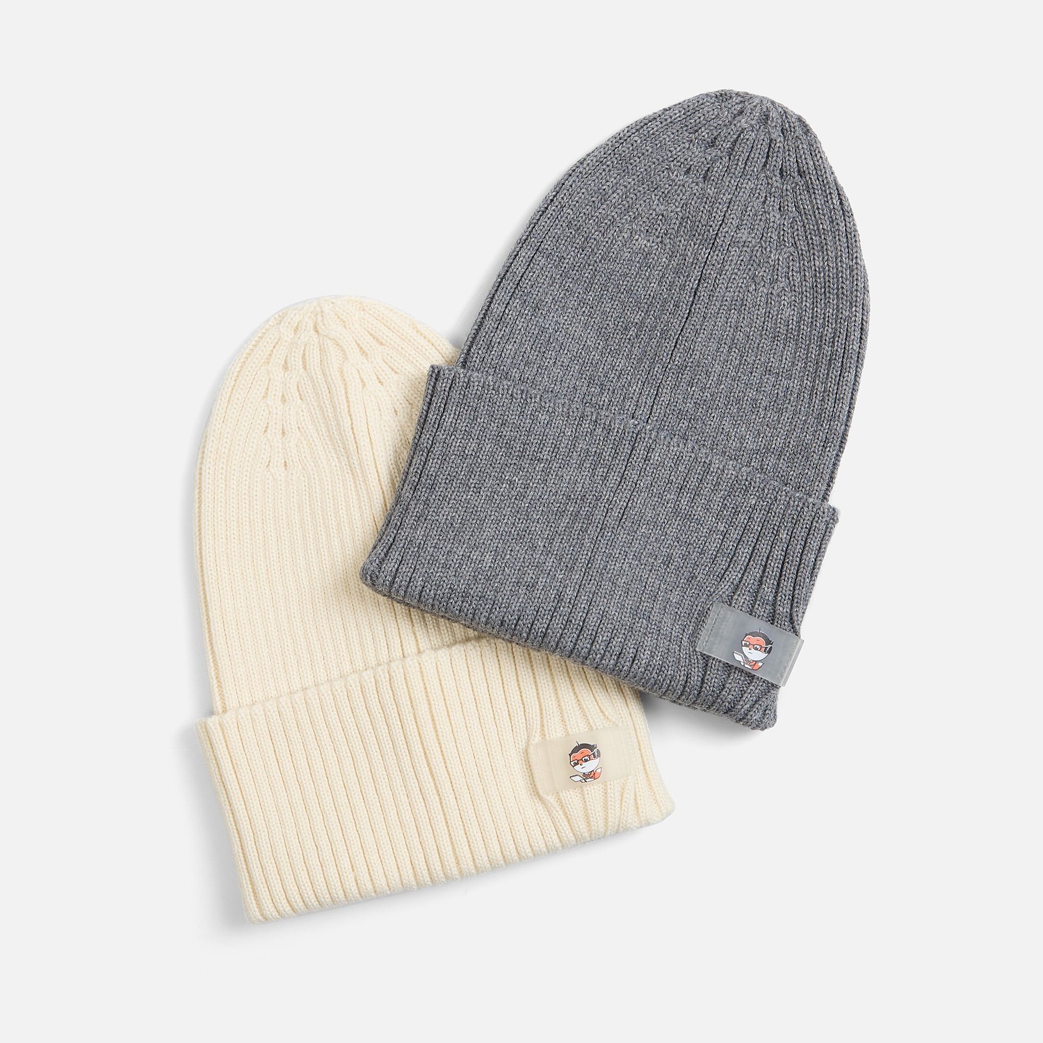 Шапка Stout, молочно-белая с логотипом