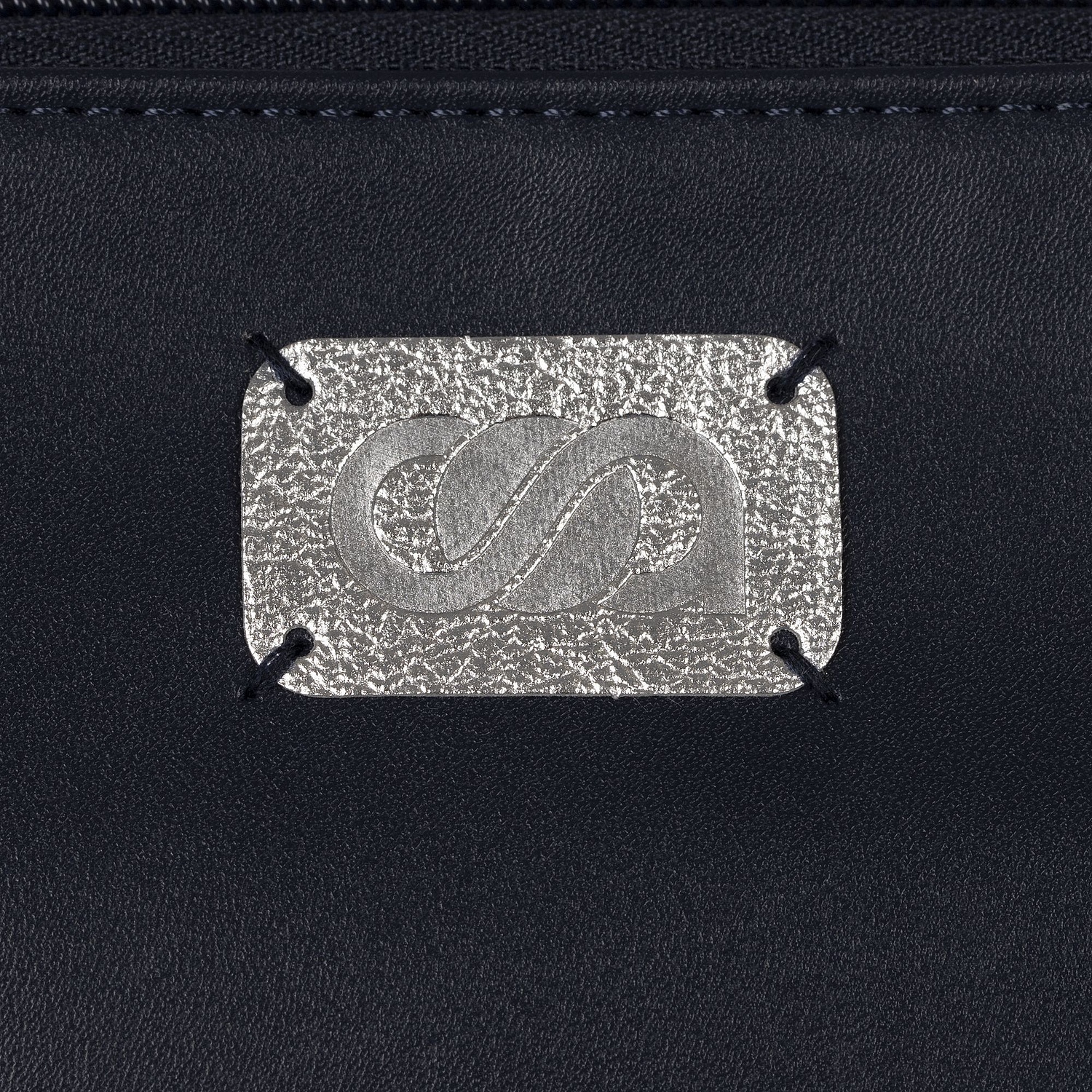 Лейбл Corolla Metal, S, серебряный с логотипом