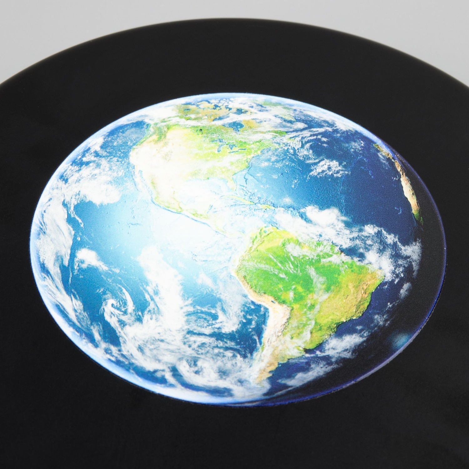 Левитирующая колонка Levitronic с логотипом