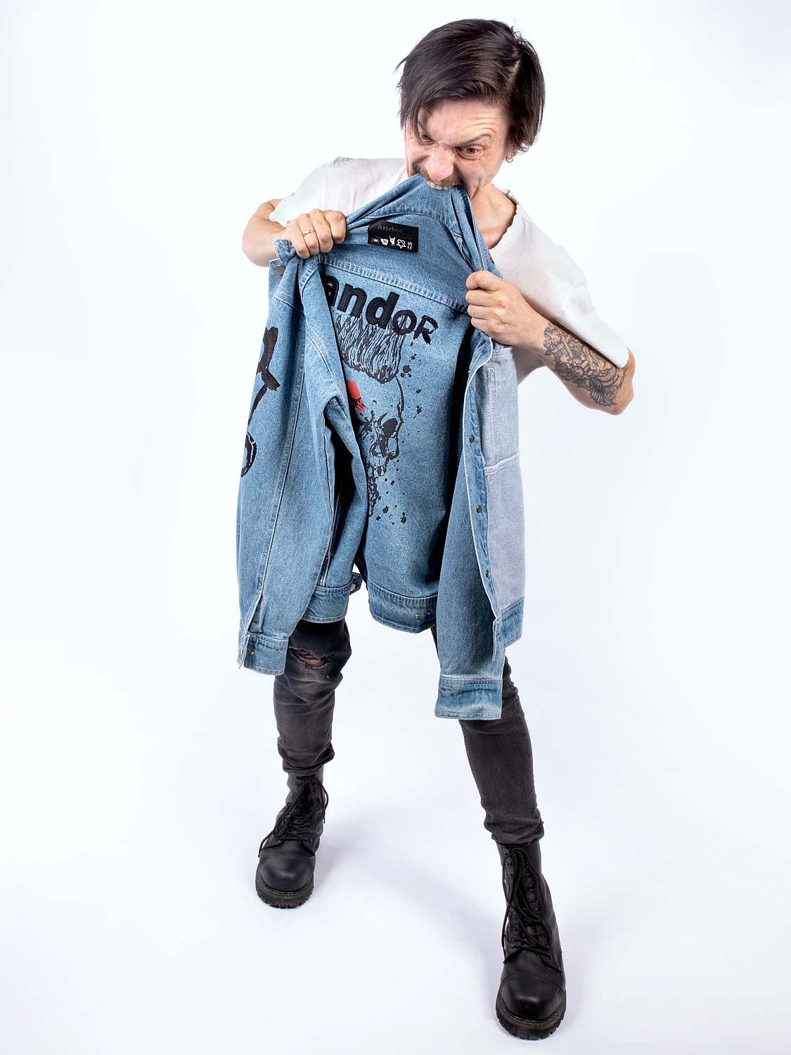 Куртка джинсовая O2, голубая с логотипом