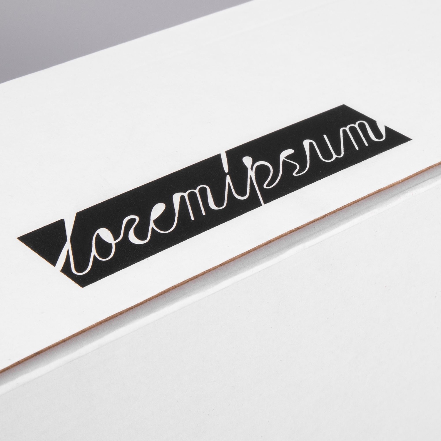 Коробка New Grande, белая с логотипом