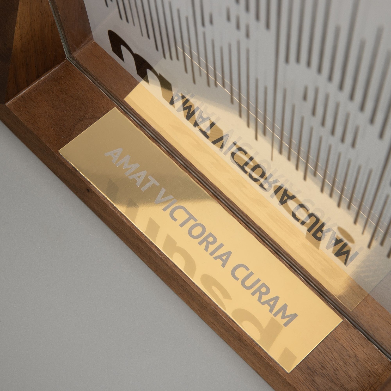 Стела Shortlist с логотипом