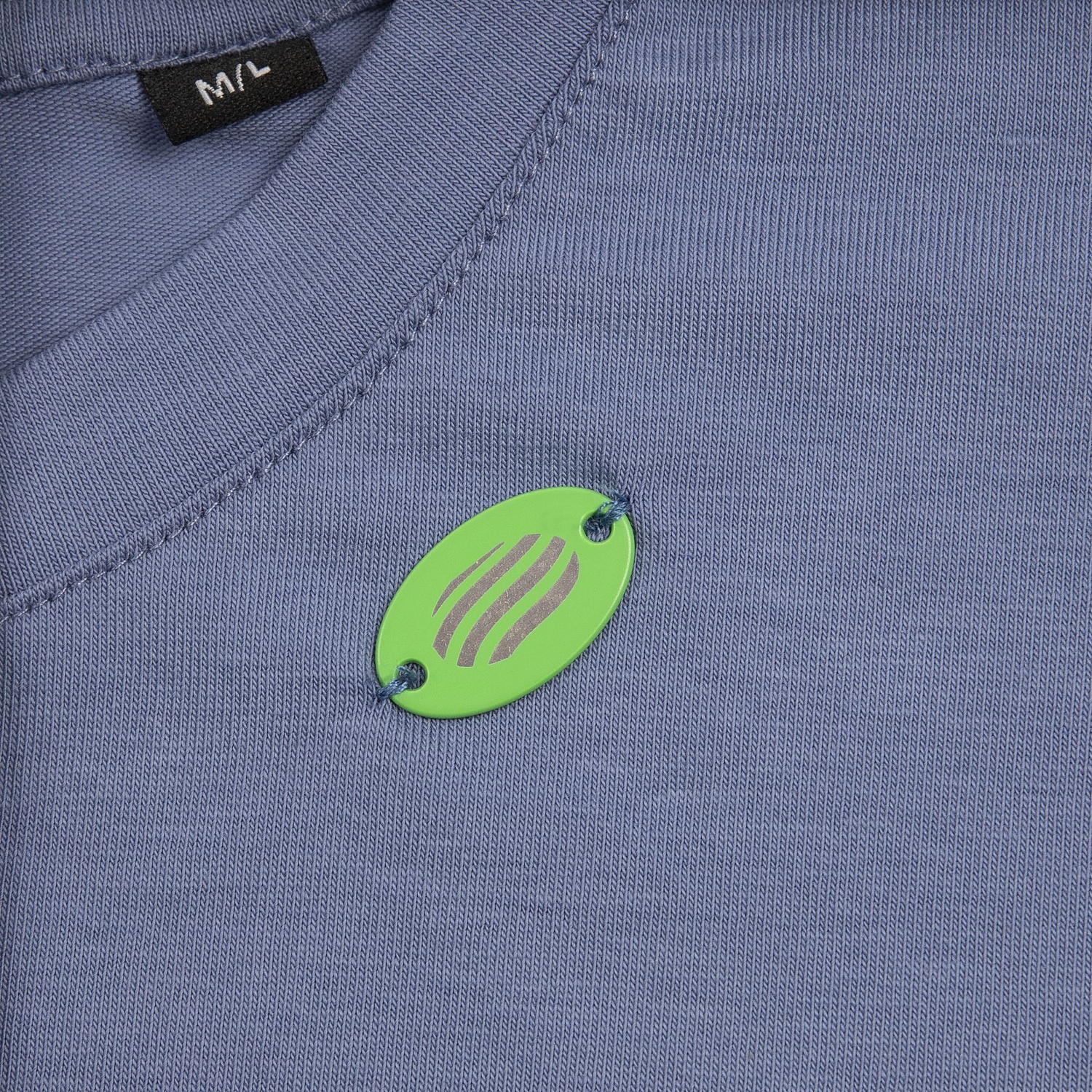 Шильдик металлический Alfa Oval, зеленый неон с логотипом