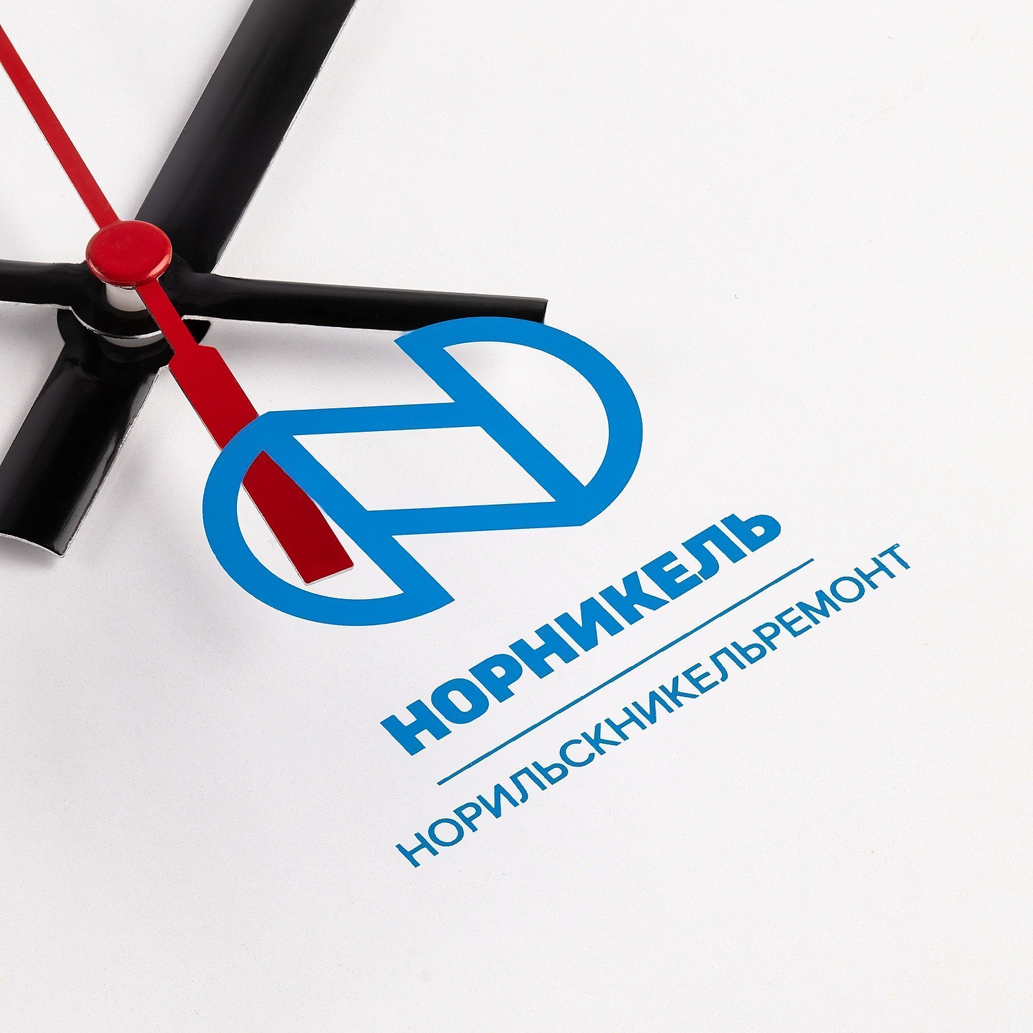 Часы настенные ChronoTop, белые с логотипом