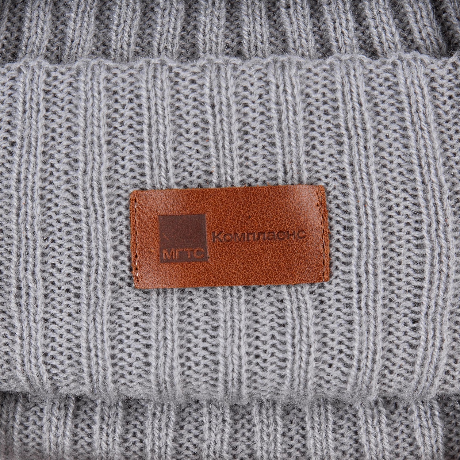 Шапка Capris, серая с логотипом