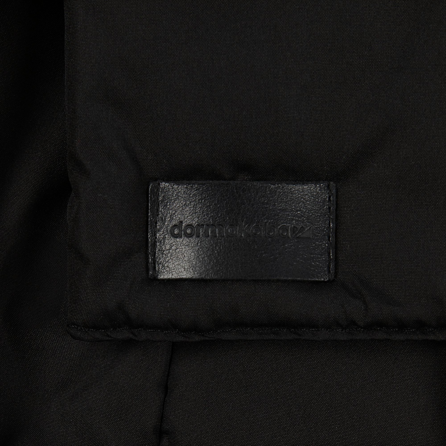 Шарф Shelter, черный с логотипом