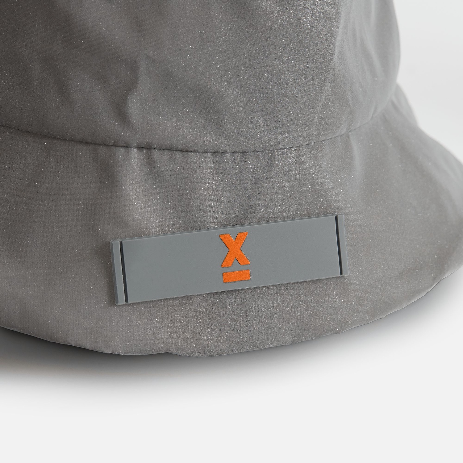 Лейбл из ПВХ Dzeta, S, серый с логотипом