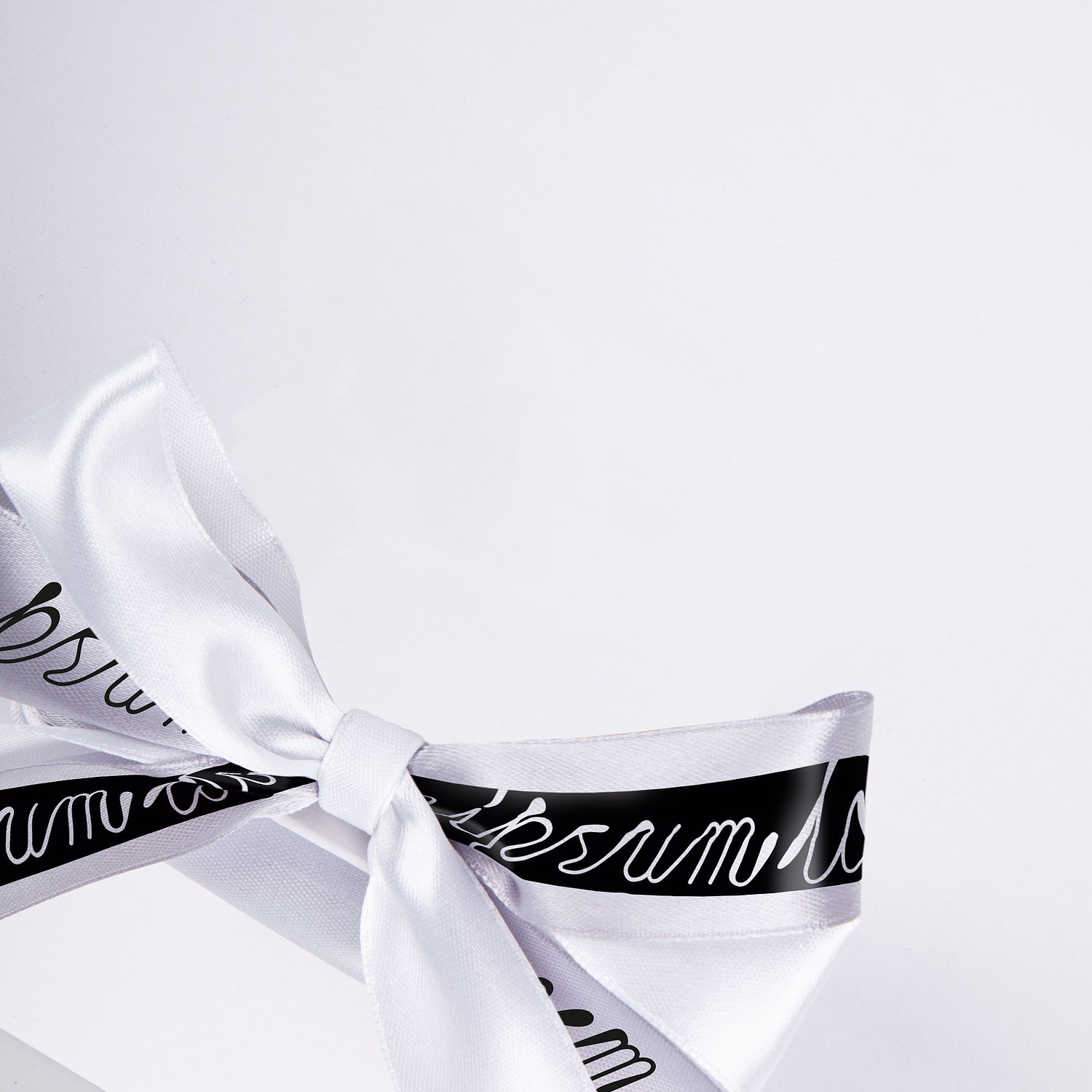 Коробка на лентах Tie Up, белая с логотипом