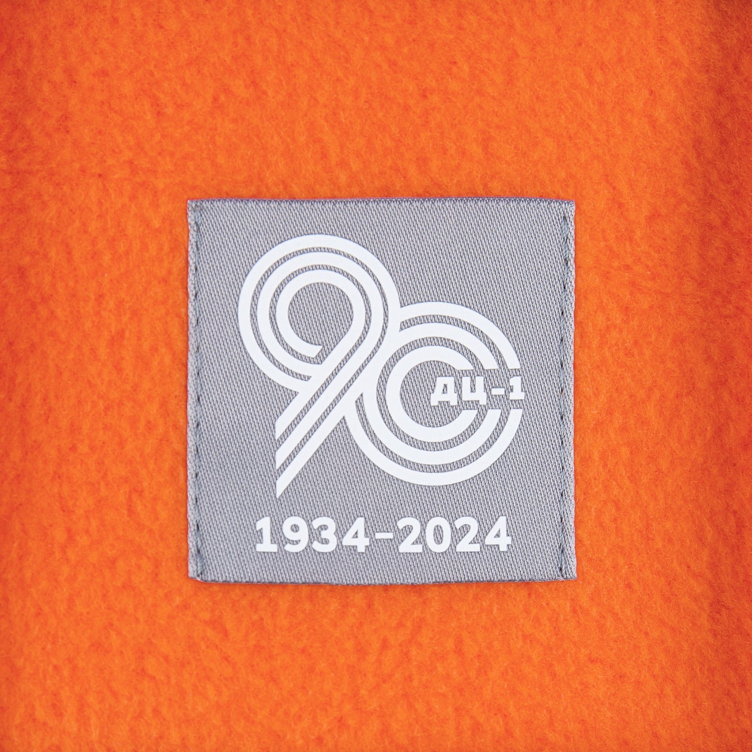 Лейбл тканевый Epsilon, L, серый с логотипом