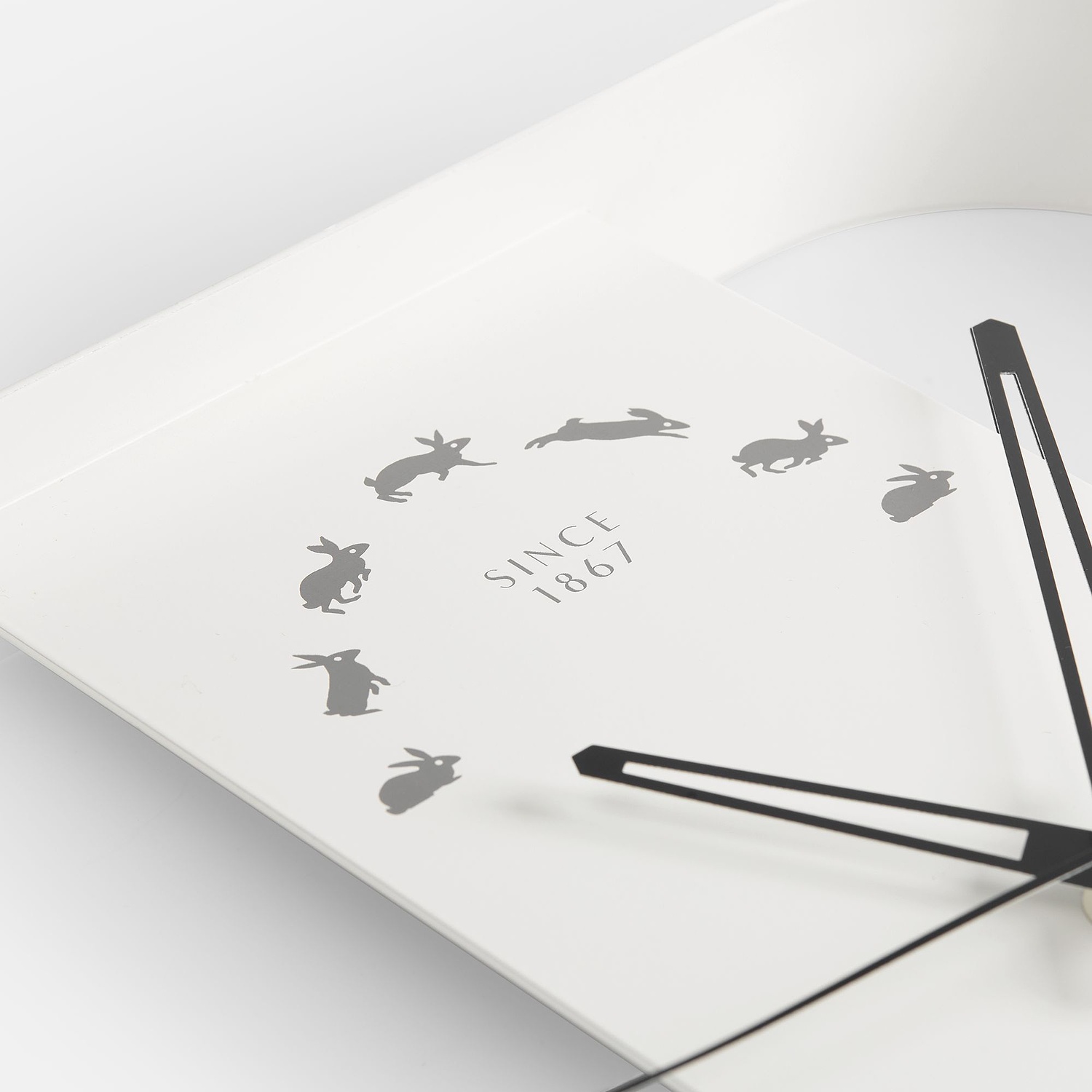 Часы Brevity, белые с логотипом