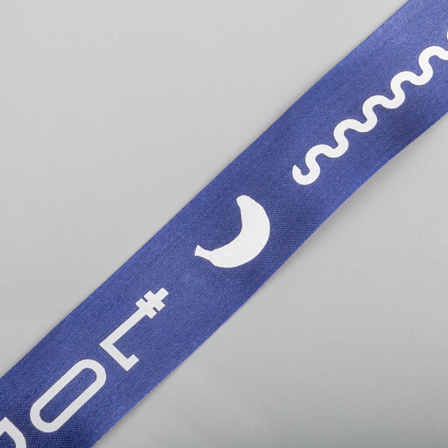 Лента сатиновая Satin 20 L, темно-синяя, 110 см с логотипом