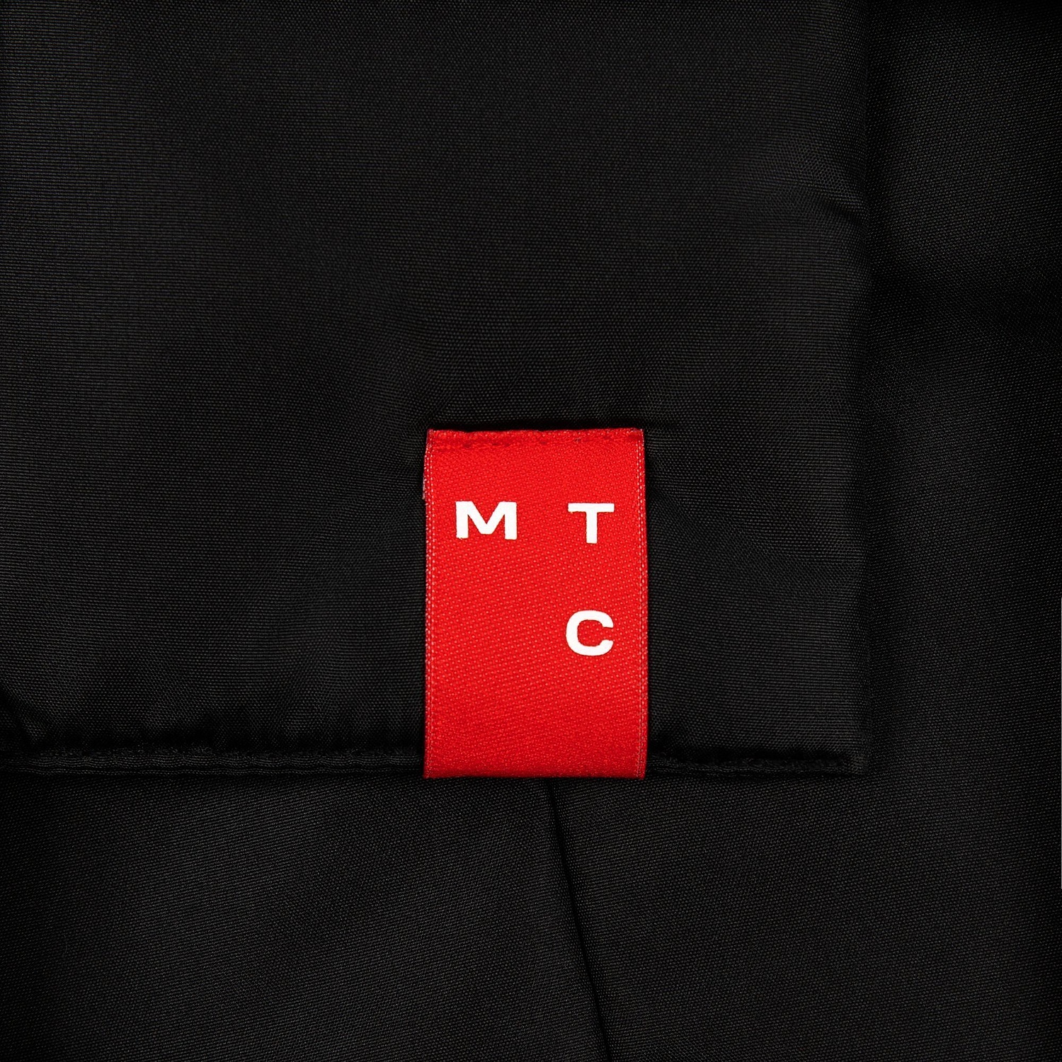 Шарф Shelter, черный с логотипом