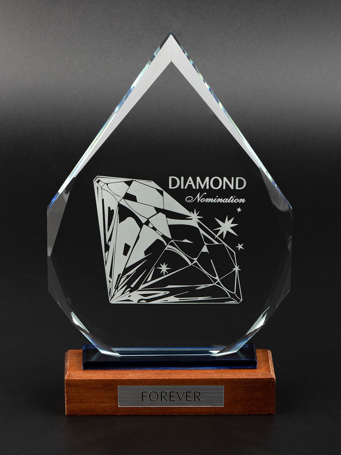 Стела Glory Daze с логотипом