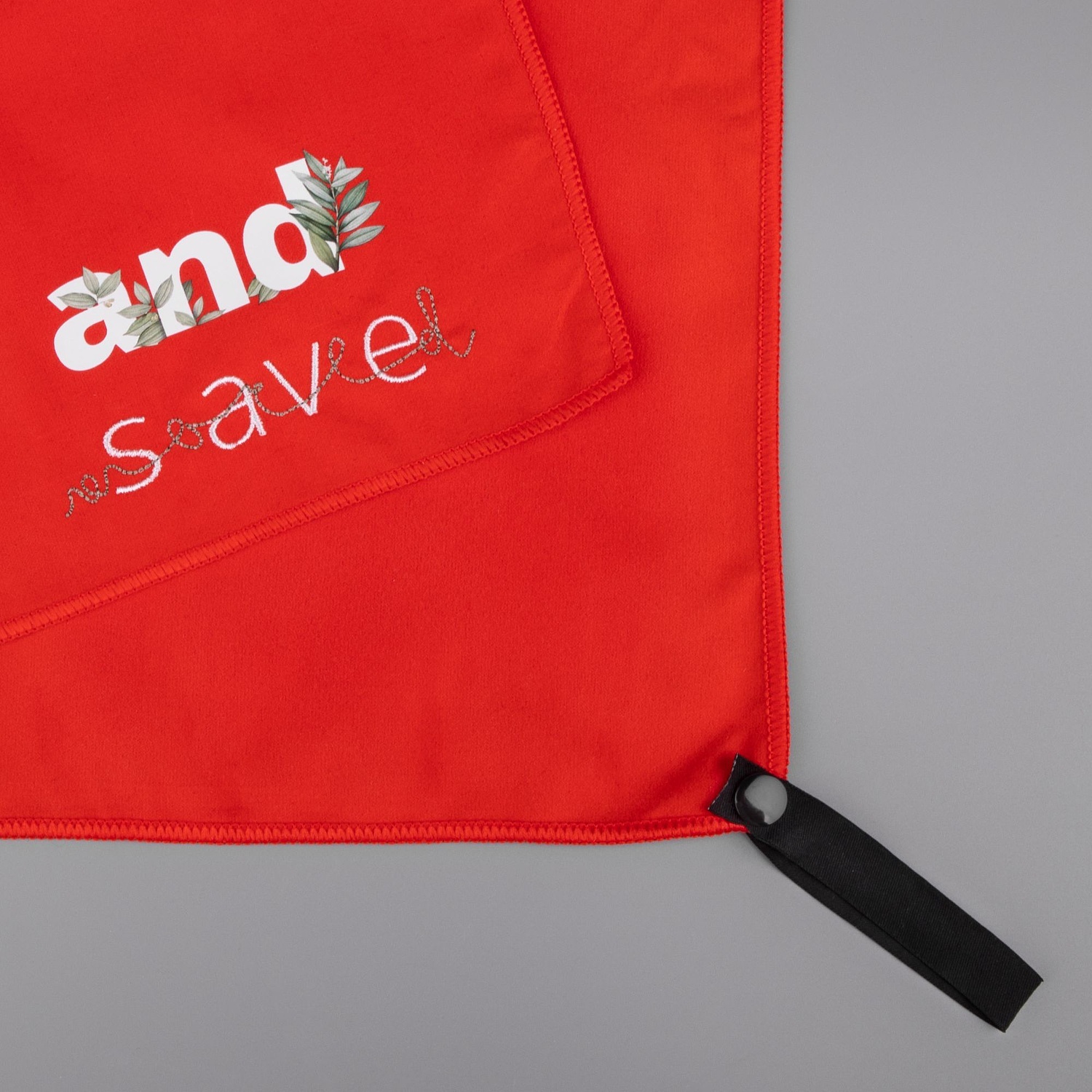 Полотенце спортивное Snaab, красное с логотипом