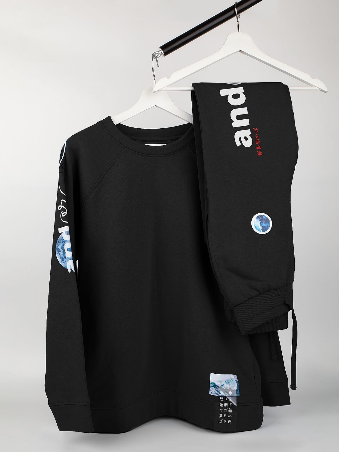 Джоггеры J2, черные с логотипом