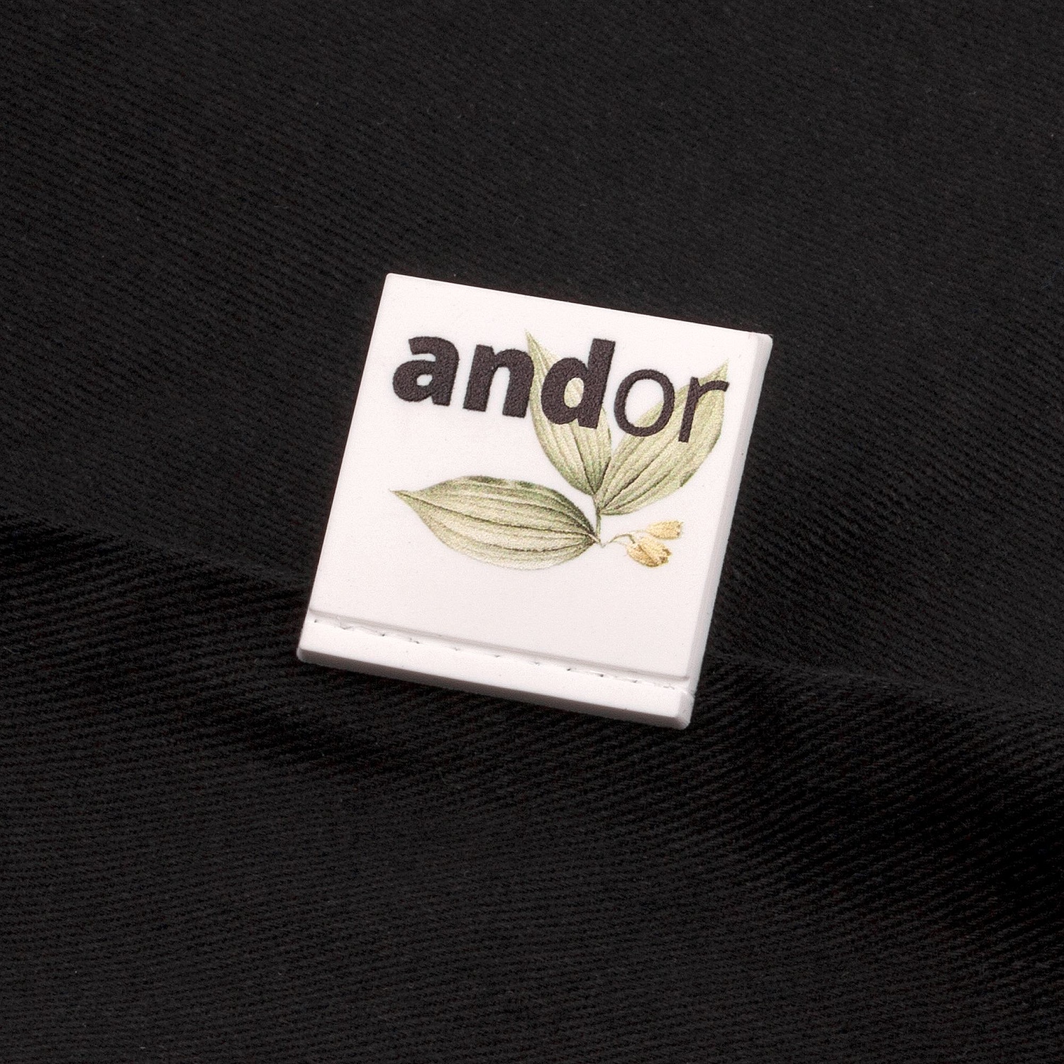 Лейбл из ПВХ Kare, белый с логотипом