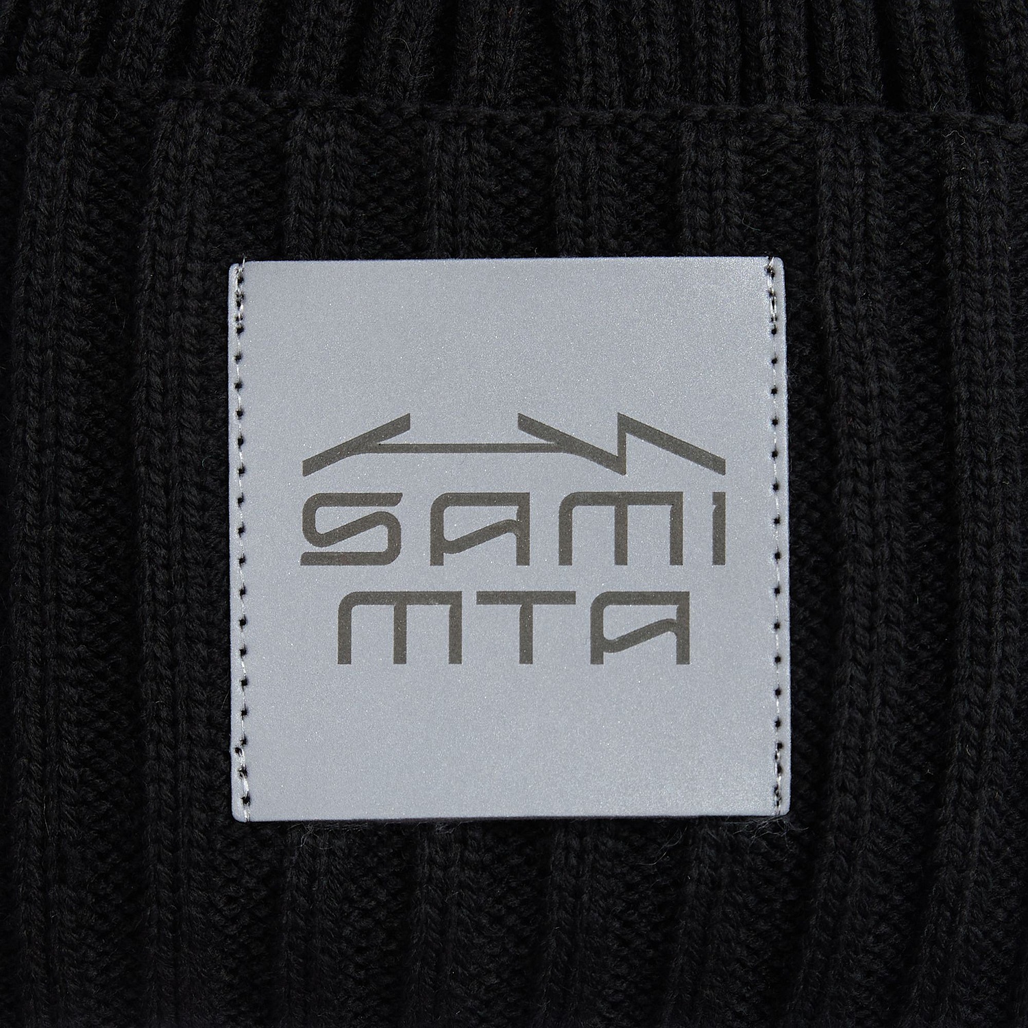 Шапка Yong, черная с логотипом