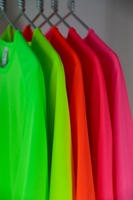 Футболка унисекс Sporty 140, зеленый неон с логотипом